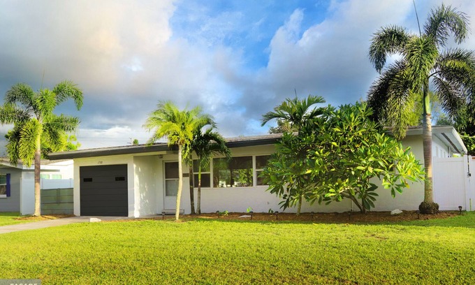 Vamo House | Beautiful MidCentury Modern Home