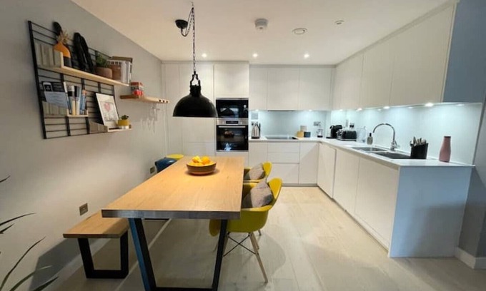 Upper Clapton Apartment | Beautiful modern 2 beds apartment with terrace.