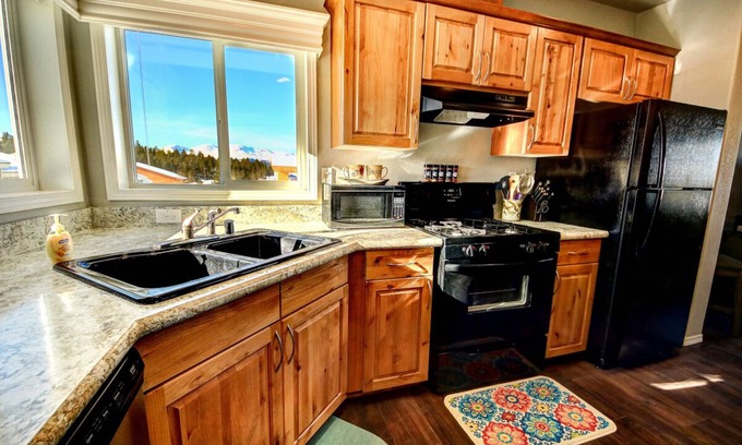 Leadville House | Beautiful, Modern and New Home-Great Location
