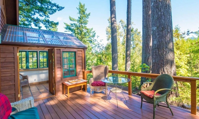 Stevenson Cabin | Beautiful modern cabin in the heart of the breathtaking Columbia River Gorge.