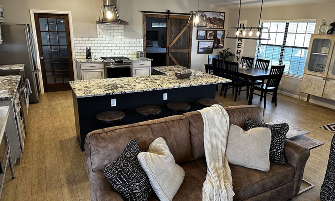 Alpine House | Beautiful Modern Farmhouse With Breathtaking Views!