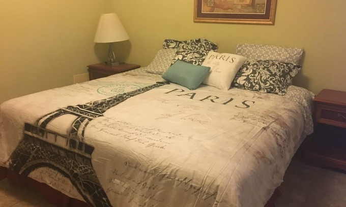 Highland Garden Condo | Beautiful Modern Furnished 2 bedroom WiFi , Netflix, washer dryer, Keurig coffe