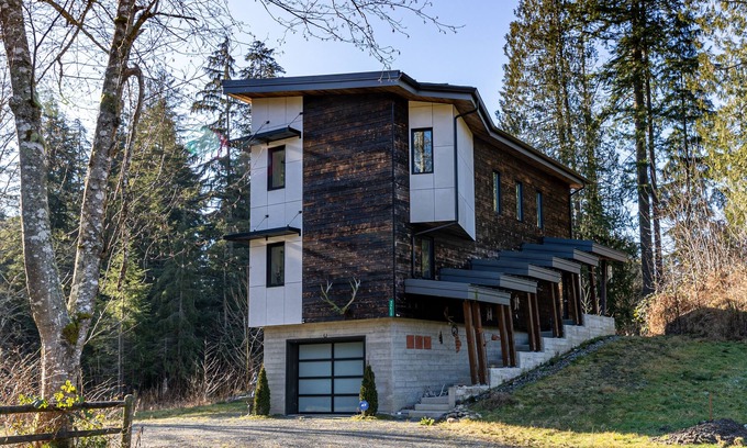 Mirrormont House | Beautiful Modern Retreat in the Woods