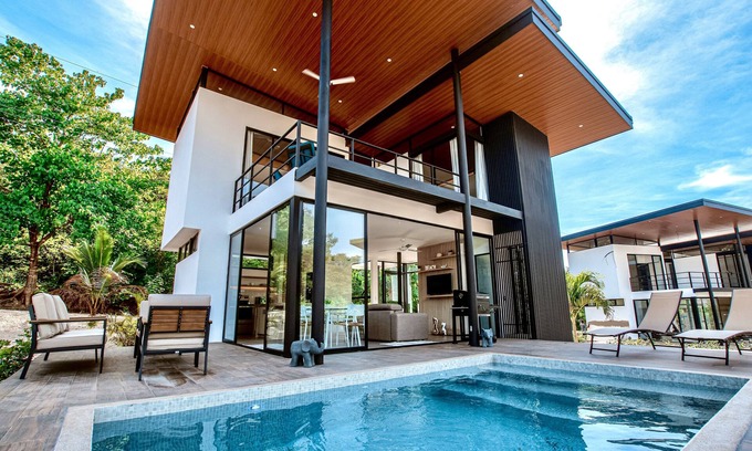Matapalo Villa | Beautiful Modern Villa only 5 minutes from the beach.