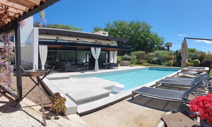 Biot Villa | Beautiful modern villa with swimming pool and jacuzzi in absolute calme