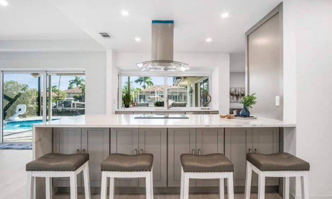 Marco Island Villa | Beautiful Modern Waterfront Villa W/Pool and Stunning View, 5 Min- Beach