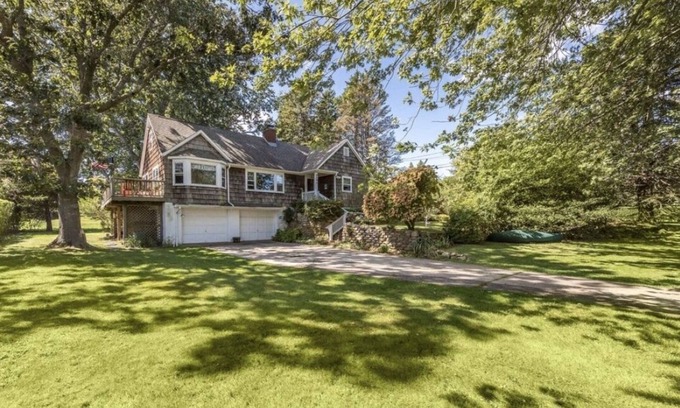 Montauk House | Beautiful Montauk home in the center of everything great for year round