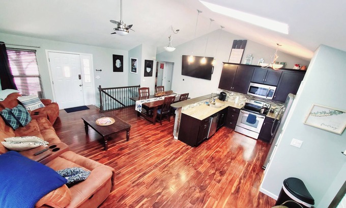 Rockrimmon House | Beautiful Mountain Views Nearn Hiking & Biking Trails + Foosball Table