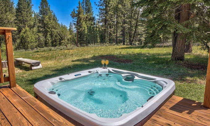 Pioneer Trail House | Beautiful mountain meadow setting! AC, spa, skeeball, shuffleboard, foosball, +
