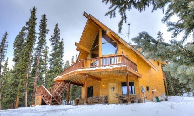 Valley of the Sun House | Beautiful Mountain Cabin w/ Privacy and Mountain Views!