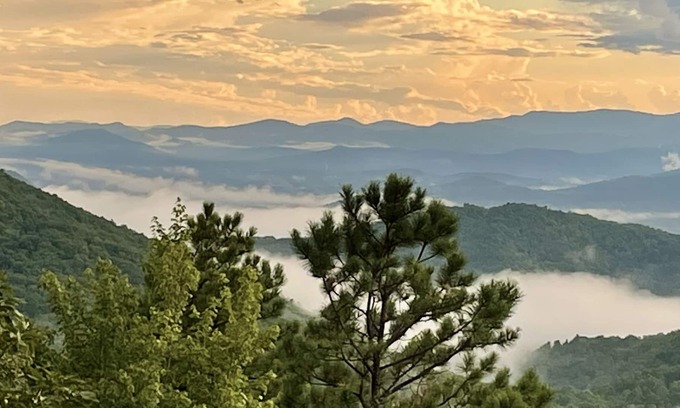 Fairview Cabin | Beautiful Mountain Cabin with Spectacular Long-Range Views!