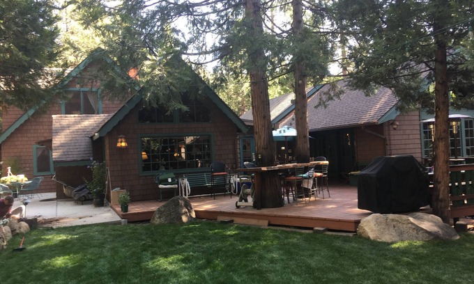 Idyllwild House | Beautiful Mountain Home and Wedding Venue