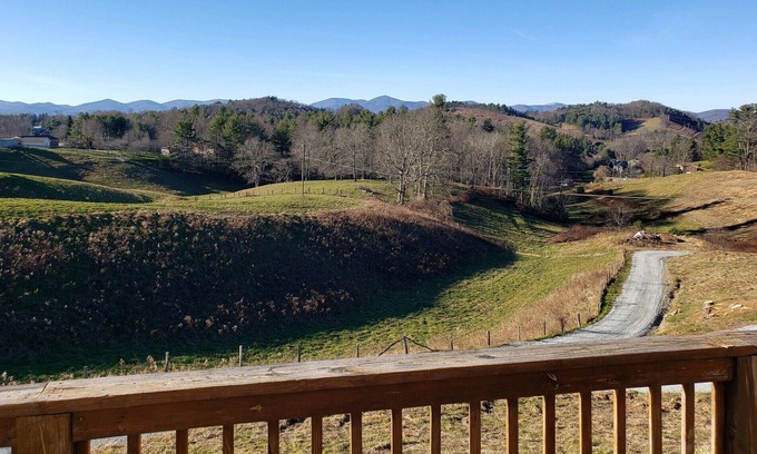 Deep Gap House | Beautiful Mountain Views, Minutes From The Blue Ridge Parkway!