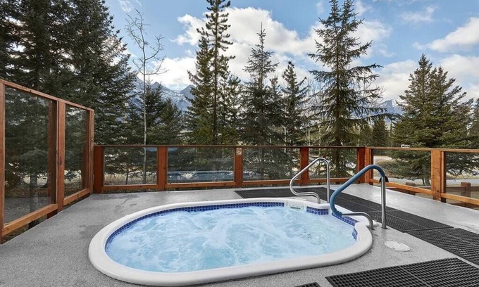Canmore Condo | Beautiful Mtn Views w Hot Tub
