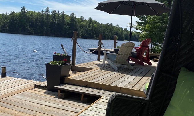 The Archipelago Cottage | Beautiful Muskoka Lakehouse on Healey Lake! Pets welcome!