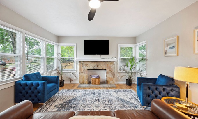 Dixieland House | Beautiful Neighborhood + 2 Bed/1 Bath + Pet/Family Friendly + Sleeps up to 6