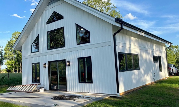 Blacksburg House | Beautiful new 3 bed/3.5 bath home minutes from VT and downtown Blacksburg.