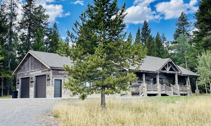 Island Park House | Beautiful new construction - wifi - covered deck - BBQ - Close to Yellowstone!