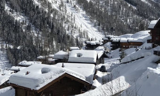 Grimentz Ski Chalet | Beautiful new detached Chalet Ksara, Grimentz. Close to the piste, sleeps 12