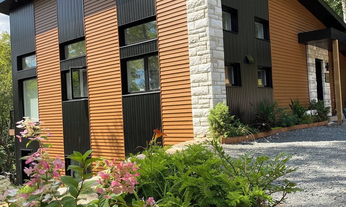 Val Morin House | Beautiful new home in the woods