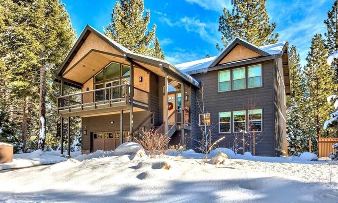 Tahoe Paradise House | Beautiful New Air Conditioned Mountain Retreat