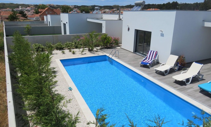 Foz do Arelho Villa | Beautiful newly built villa in Foz do Arelho within walking distance of lagoon and ocean