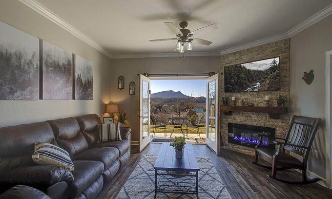Pigeon Forge Condo | BEAUTIFUL NEWLY REMODELED COZY AND COMFORTABLE UNIT