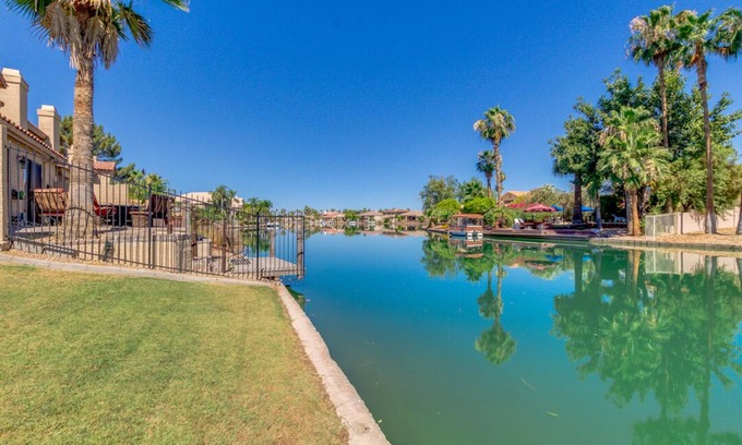 The Islands House | Beautiful, Newly Remodeled & Fully Furnished Townhouse on the Water!