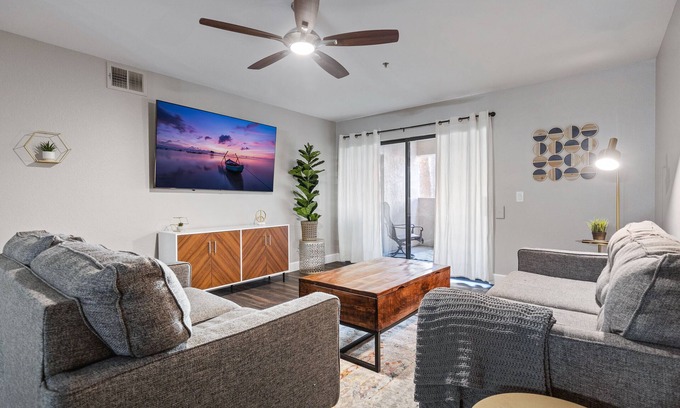 Camelback East Condo | Beautiful newly remodeled 2-Bdrm Biltmore Condo!