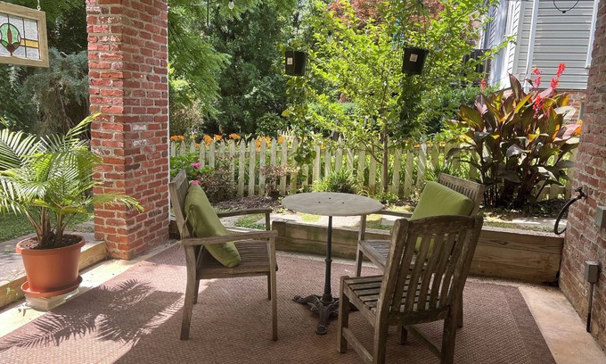 Brookmont Apartment | Beautiful, newly renovated apartment 1 mile from DC on Potomac River