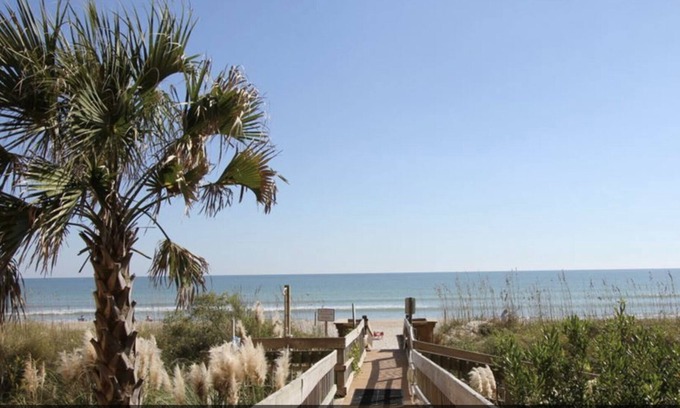 Sneads Ferry Condo | Beautiful Oceanfront Condo