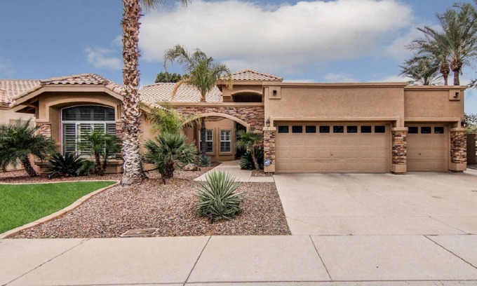 Foothills House | Beautiful Oasis Home on the Ahwatukee Foothills Golf Course with Heated Pool/Spa