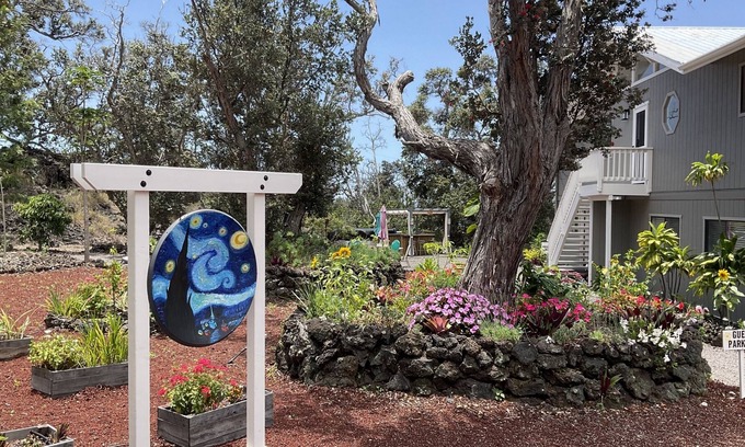 Ocean View House | Beautiful oasis located on 3 acres in Ocean View, a suburb of Capitan Cook.