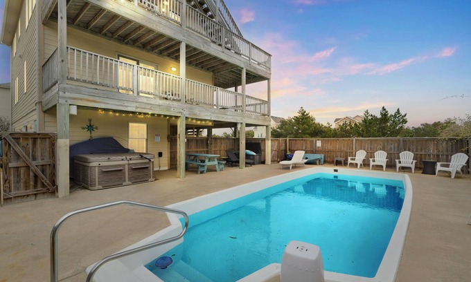 Whalehead Beach Cottage | Beautiful OBX Home w. Pristine Views by RedAwning