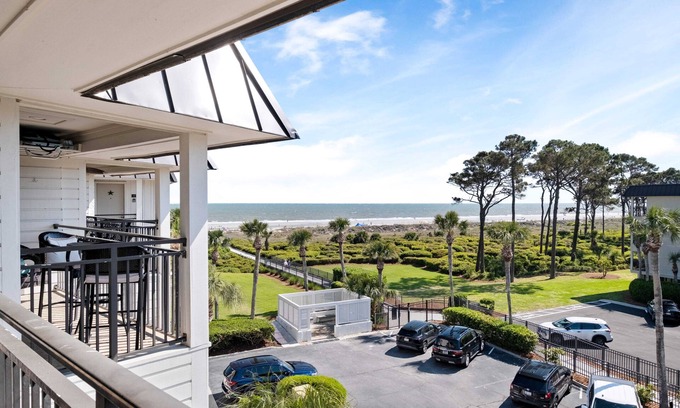 Hilton Head Island Condo | Beautiful Ocean View - Walk to Coligny