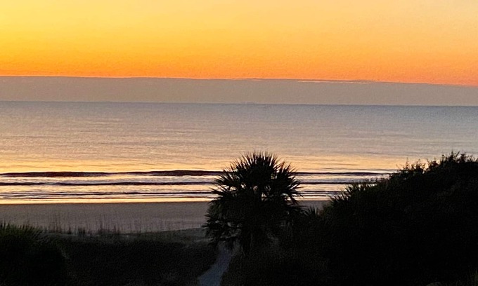 Palmetto Dunes Condo | BEAUTIFUL OCEAN/BEACH VIEWS-Villamare Bldg 3-100% Renovated-Guaranteed CLEAN!