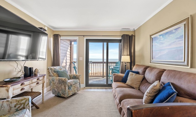 Ocean Drive Condo | Beautiful Oceanfront Condo + Free Attraction Tickets!