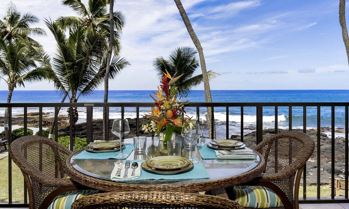 Kailua-Kona Condo | Beautiful Oceanfront Two Bedroom Condo with A/C!