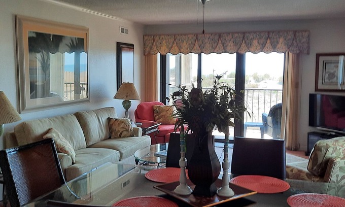 North Ocean City Condo | Beautiful Oceanfront Condo - 137th St SummerSea