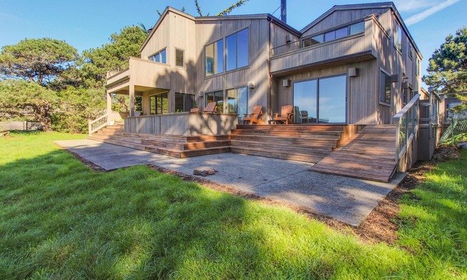 Sea Ranch House | Beautiful Oceanfront Home with a Private Hot Tub, Bluff Views, & Shared Pool