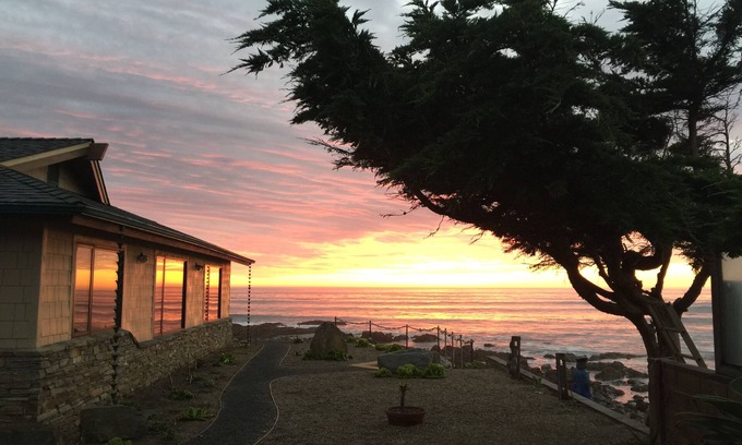 Marine Terrace House | Beautiful Oceanfront Home With Spectacular Views. 17 steps to the beach!