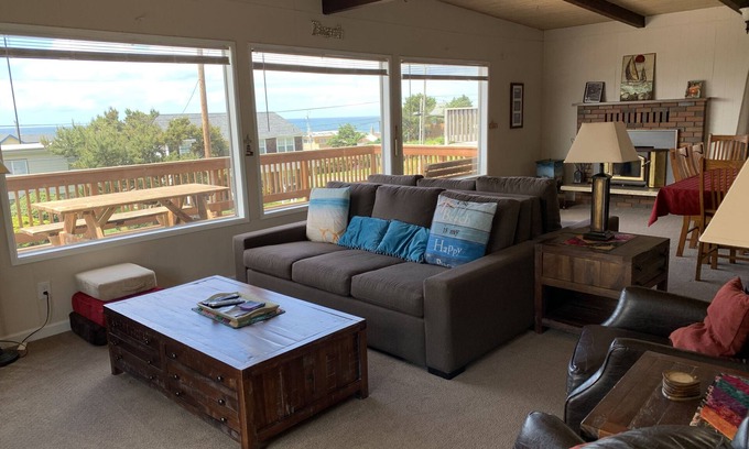 Roads End House | Beautiful Oceanview Hot Tub 2 Nearby Beach Access Points