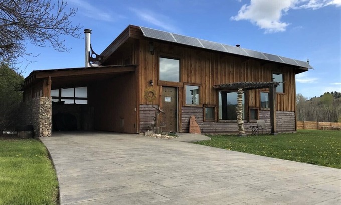 Spearfish Cottage | Beautiful Off-Grid Living @ Granny Flats