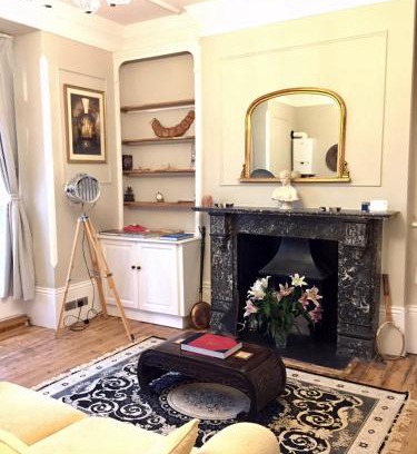 West Kensington Apartment | Beautiful one bedroom flat with private balcony 52m2
