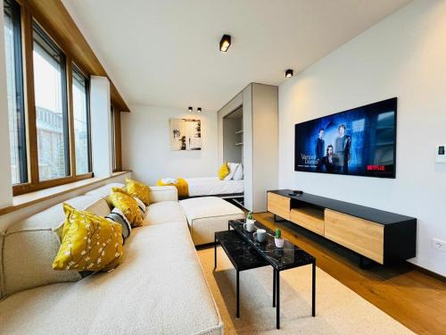 Belair Apartment | Beautiful one bedroom w balcony&parking-BEL135