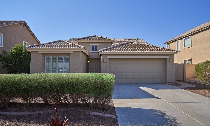 San Tan Valley House | Beautiful One Story Home in Johnson Ranch with Golf Course Views!