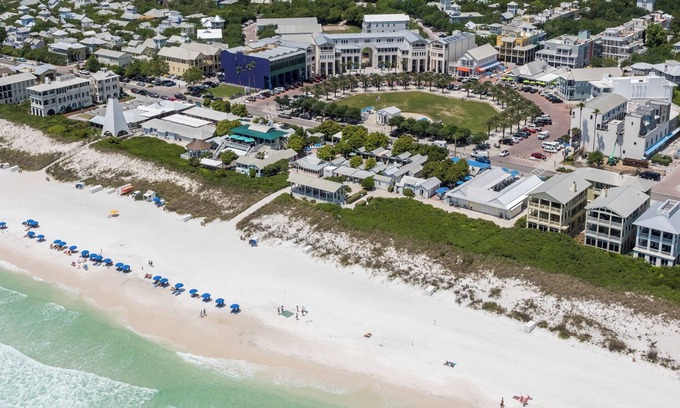 Seaside House | Beautiful Original Seaside Cottage + Swim & Tennis Club: Sleeps 6