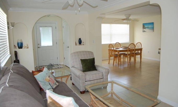 O'byrne House | Beautiful Ormond-by-the Sea House - Walking Distance to Beach