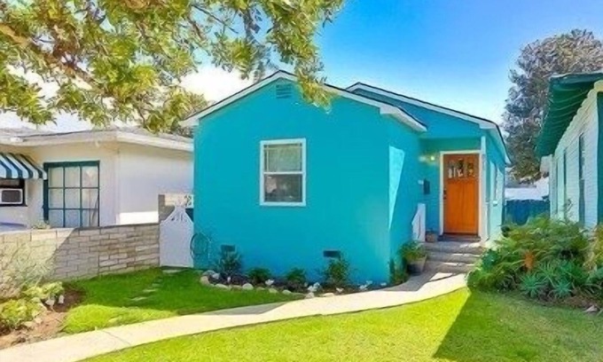 North Pacific Beach House | Beautiful Pacific Beach Bungalow. One Block To The Ocean.