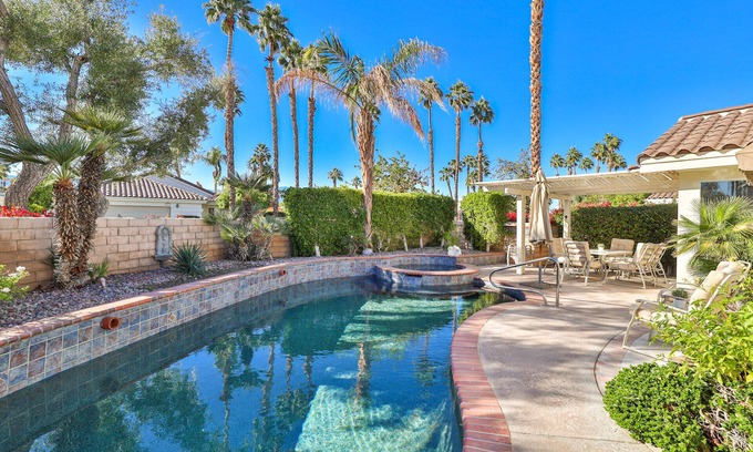 Palm Desert House | Beautiful Palm Desert Home With Private Backyard Pool and Jacuzzi